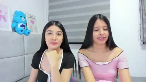 Snapshot of roseandmiah chatting on October 5, 2:43 am Rose y Miah online show from October 5, 2:43 am