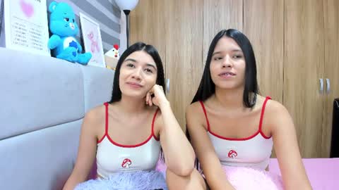Snapshot of roseandmiah chatting on July 15, 4:18 am Rose y Miah online show from July 15, 4:18 am