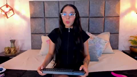roseaurora online show from May 29, 10:35 am