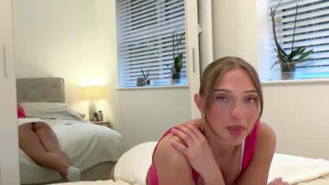 Snapshot of rosebella_ chatting on October 17, 4:42 pm Bella  online show from October 17, 4:42 pm