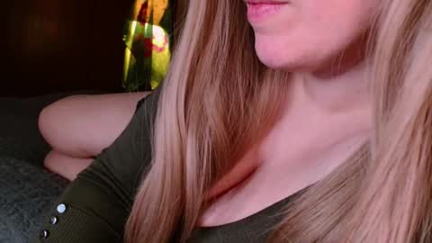 Snapshot of roseberryred chatting on March 23, 1:37 pm Roseberry online show from March 23, 1:37 pm