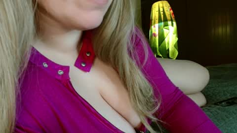 Snapshot of roseberryred chatting on March 30, 6:20 pm Roseberry online show from March 30, 6:20 pm