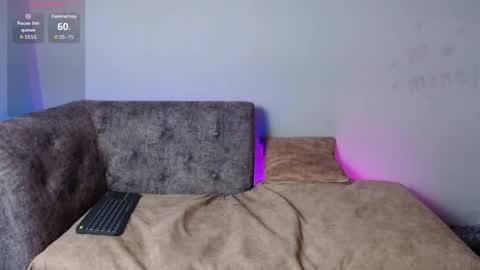 Snapshot of rosehoneil chatting on April 6, 7:59 pm Rose honeil online show from April 6, 7:59 pm