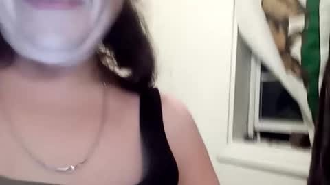 Snapshot of roseiswett chatting on February 23, 7:17 am roseiswett online show from February 23, 7:17 am