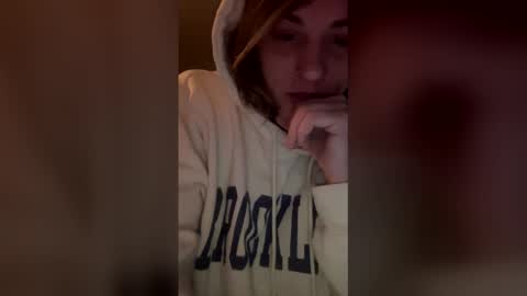 Snapshot of roseknows chatting on February 12, 9:15 am Rose online show from February 12, 9:15 am