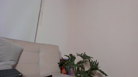 Snapshot of roselinedior chatting on January 4, 11:43 am Lyla OF roselinedior online show from January 4, 11:43 am