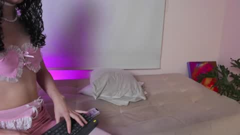 Snapshot of roselinedior chatting on January 8, 6:52 pm Lyla OF roselinedior online show from January 8, 6:52 pm