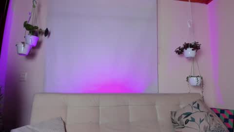 Snapshot of roselinedior chatting on January 21, 4:48 pm Lyla OF roselinedior online show from January 21, 4:48 pm