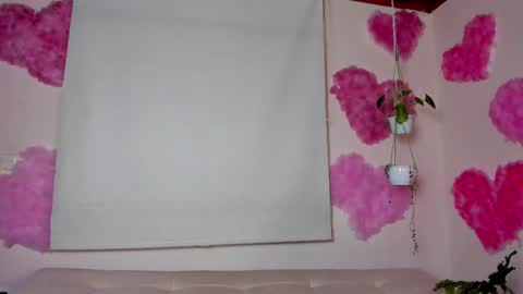 Snapshot of roselinedior chatting on February 21, 7:21 pm Lyla OF roselinedior online show from February 21, 7:21 pm
