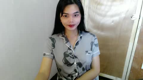 Snapshot of rosella_xx chatting on June 16, 4:15 am TONETH online show from June 16, 4:15 am