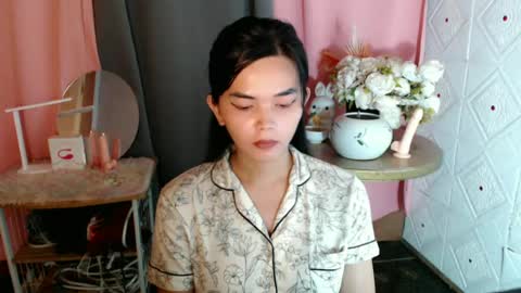 Snapshot of rosella_xx chatting on June 19, 10:19 am TONETH online show from June 19, 10:19 am