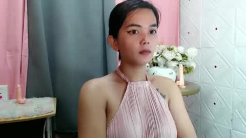 Snapshot of rosella_xx chatting on June 24, 7:40 am TONETH online show from June 24, 7:40 am