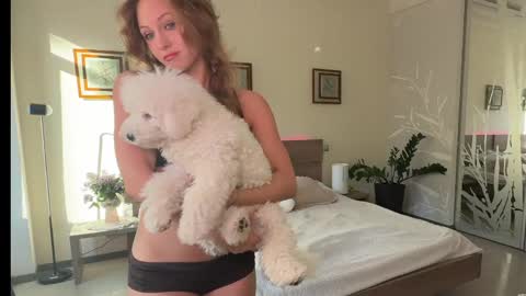 Roselyn  online show from May 22, 3:39 pm