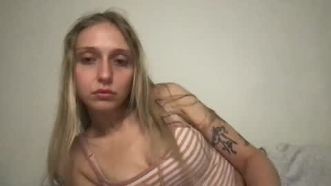 RosePuzzy69 online show from October 1, 7:03 am