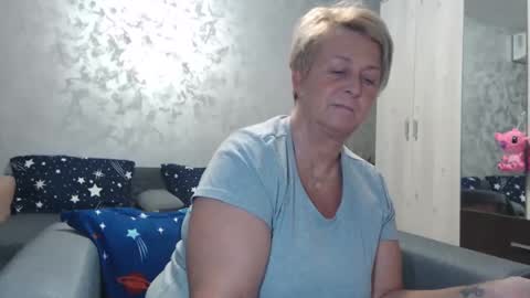 Lovepinklilly online show from March 1, 6:21 pm