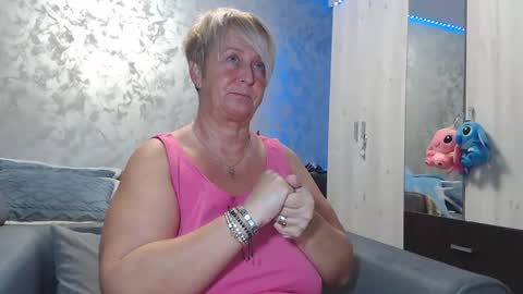 Lovepinklilly online show from January 12, 8:03 pm