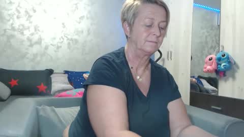 Lovepinklilly online show from March 15, 5:52 pm