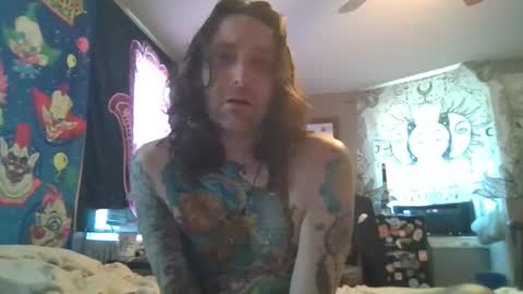 Snapshot of roses_xoxo chatting on April 14, 9:10 pm roses_xoxo online show from April 14, 9:10 pm