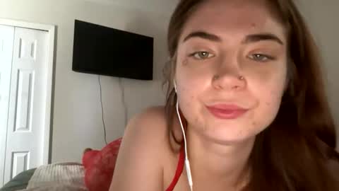 Snapshot of roseyla1 chatting on February 24, 7:23 pm roseyla1 online show from February 24, 7:23 pm