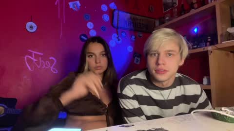 Roshelle online show from December 3, 2:27 pm