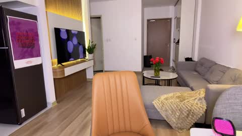 Roshelle online show from April 16, 12:28 pm