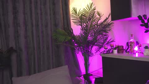 Snapshot of roshen_amira chatting on January 5, 1:35 am Amii online show from January 5, 1:35 am