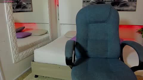 rosi_cooper online show from October 18, 11:00 am