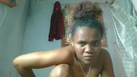 Snapshot of rosia22 chatting on October 5, 5:17 am rosia22 online show from October 5, 5:17 am