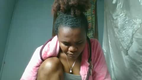 Snapshot of rosia22 chatting on October 7, 1:03 am rosia22 online show from October 7, 1:03 am