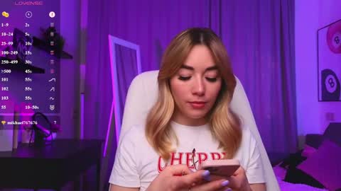 Snapshot of rosie_mac chatting on June 8, 1:09 am Rosie online show from June 8, 1:09 am