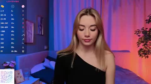 Snapshot of rosie_mac chatting on June 21, 1:08 am Rosie online show from June 21, 1:08 am