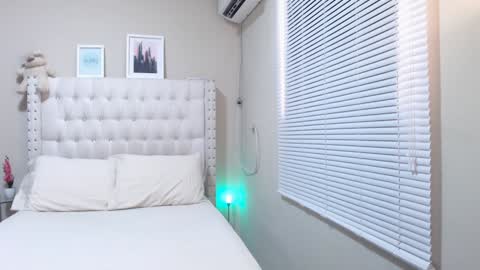 rosiehw online show from December 4, 7:45 pm