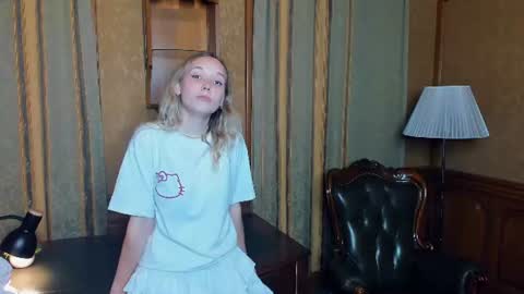 Snapshot of rossiehendsbee chatting on July 15, 7:41 pm Anne online show from July 15, 7:41 pm