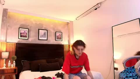 Snapshot of rossiie_hunt_ chatting on April 28, 2:27 am rossiie_hunt_ online show from April 28, 2:27 am