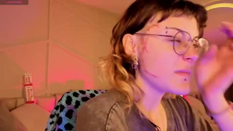 Snapshot of rossiie_hunt_ chatting on June 5, 12:33 pm rossiie_hunt_ online show from June 5, 12:33 pm