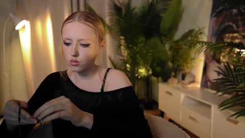 Snapshot of rosy_petal chatting on September 8, 8:19 pm rosy_petal online show from September 8, 8:19 pm