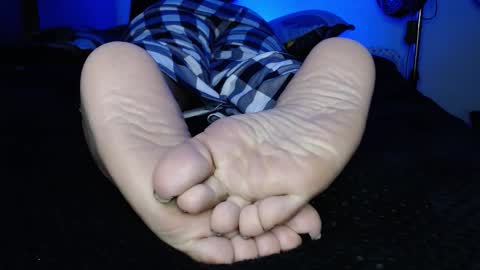 Snapshot of rosyejones chatting on February 12, 3:23 am rosyejones online show from February 12, 3:23 am