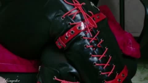 Snapshot of rougedoe chatting on May 13, 1:41 pm Mistress Lana online show from May 13, 1:41 pm