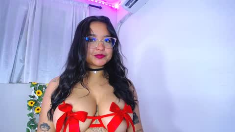 Snapshot of rous_25 chatting on December 14, 12:44 pm rous_25 online show from December 14, 12:44 pm
