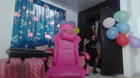 Snapshot of rous_kinky chatting on February 17, 1:51 pm rous_kinky online show from February 17, 1:51 pm
