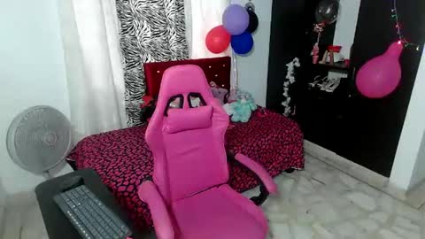 Snapshot of rous_kinky chatting on June 2, 1:13 pm rous_kinky online show from June 2, 1:13 pm