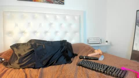 rouse_sexy_hotxx77 online show from April 24, 5:15 pm