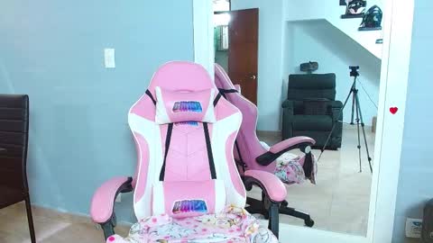 Snapshot of rousebonnett chatting on February 12, 3:27 pm ROUSE online show from February 12, 3:27 pm