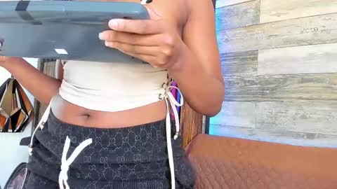 Snapshot of rouselux chatting on February 25, 3:43 pm rouselux online show from February 25, 3:43 pm