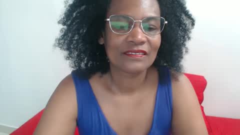 Snapshot of roushlove chatting on December 5, 7:38 pm luxa online show from December 5, 7:38 pm