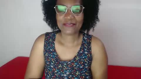 Snapshot of roushlove chatting on December 12, 12:55 pm luxa online show from December 12, 12:55 pm