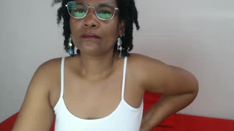 Snapshot of roushlove chatting on December 13, 1:12 pm luxa online show from December 13, 1:12 pm