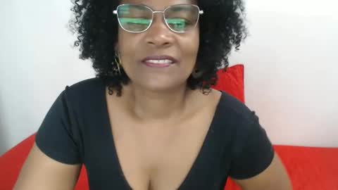 Snapshot of roushlove chatting on December 15, 6:26 pm luxa online show from December 15, 6:26 pm