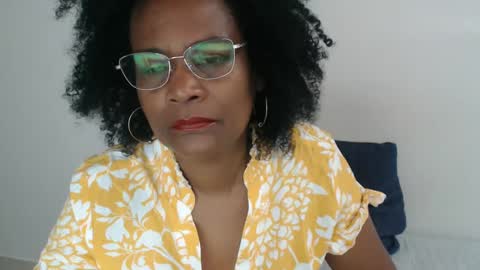 Snapshot of roushlove chatting on December 22, 1:00 pm luxa online show from December 22, 1:00 pm