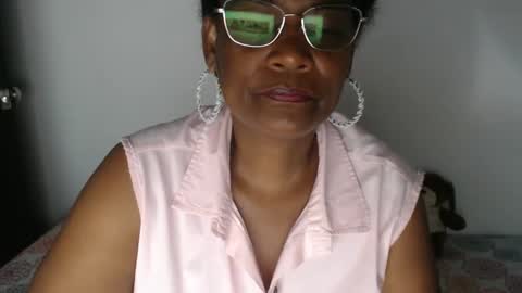 Snapshot of roushlove chatting on February 4, 12:08 am luxa online show from February 4, 12:08 am